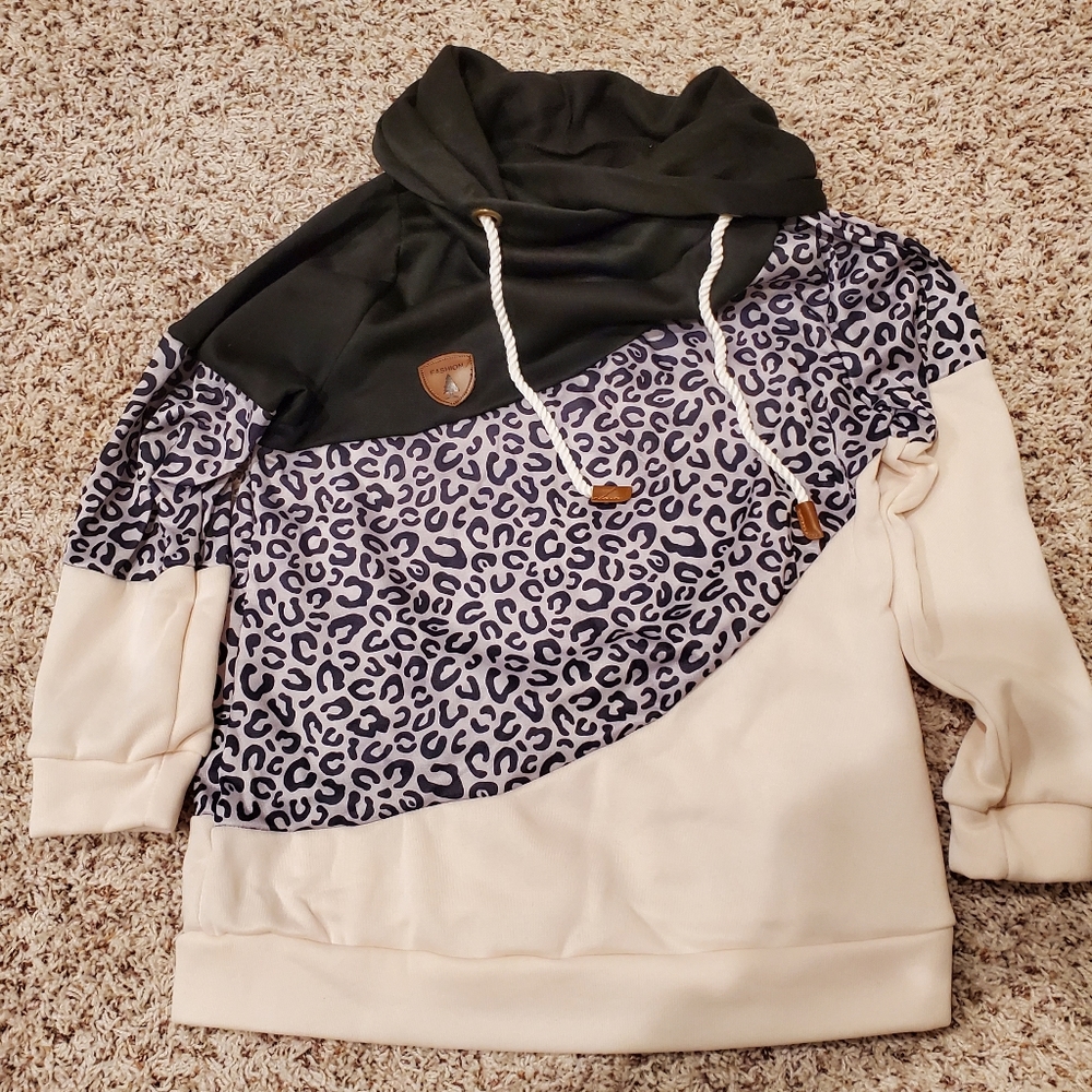 NWOT Womens Leopard Color Block Sweatshirt Large
